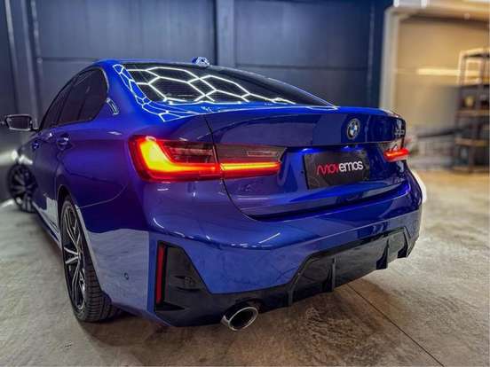 BMW-320i-2023
