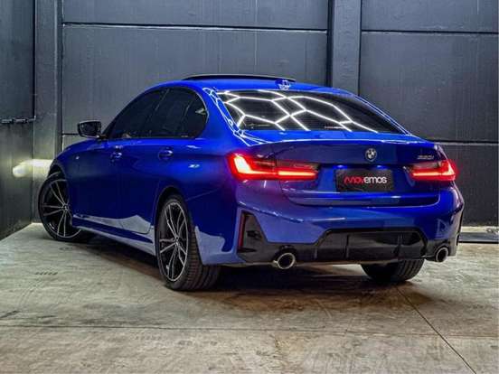 BMW-320i-2023