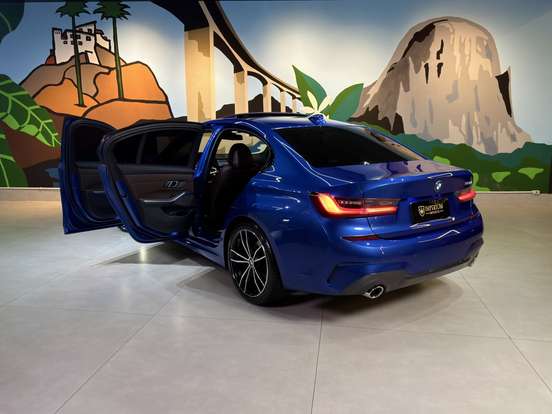 BMW-320i-2022