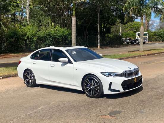 BMW-320i-2022