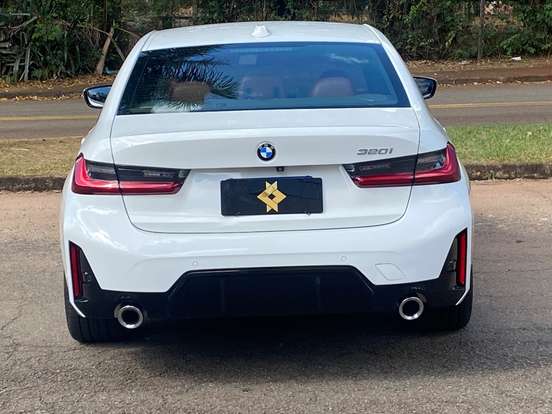 BMW-320i-2022