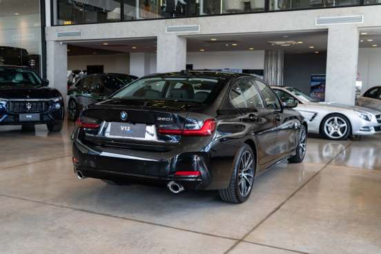 BMW-320i-2024