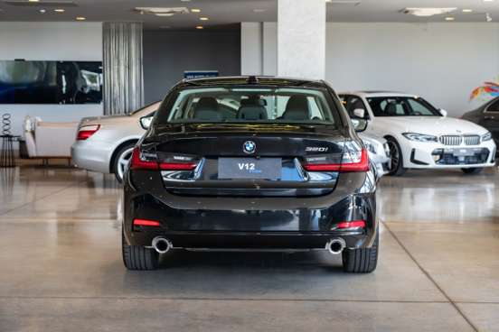 BMW-320i-2024