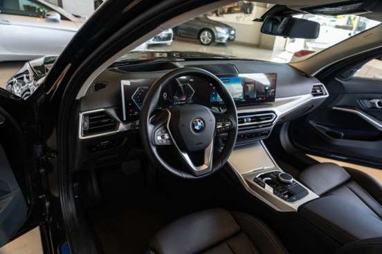 BMW-320i-2024
