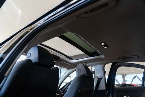 BMW-320i-2024
