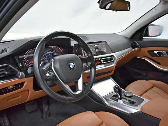 BMW-320i-2022