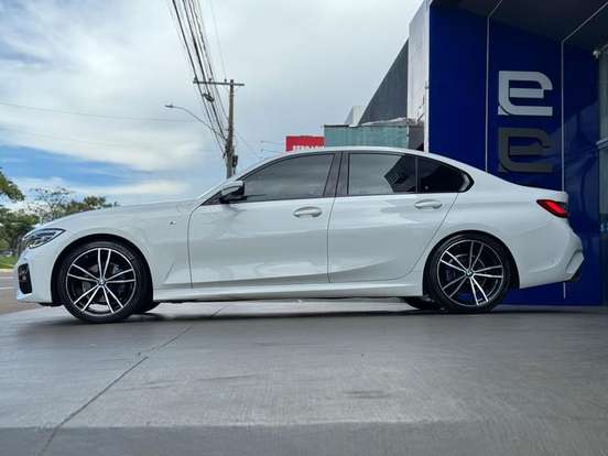 BMW-320i-2020