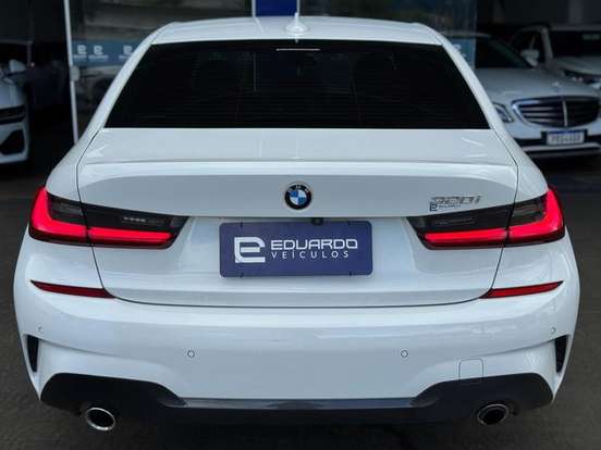 BMW-320i-2020