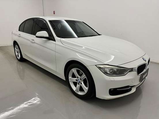 BMW-320i-2015