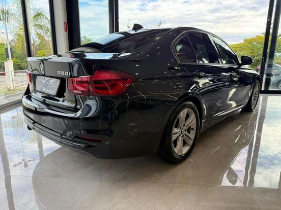 BMW-320i-2017
