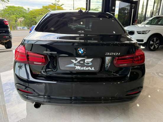 BMW-320i-2017