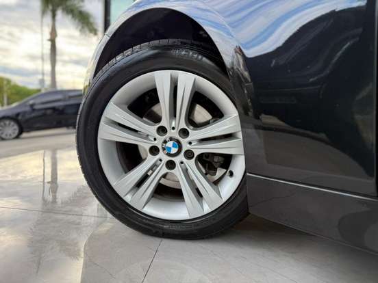 BMW-320i-2017