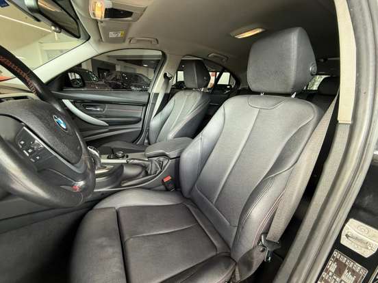 BMW-320i-2017