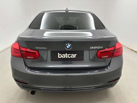 BMW-320i-2017