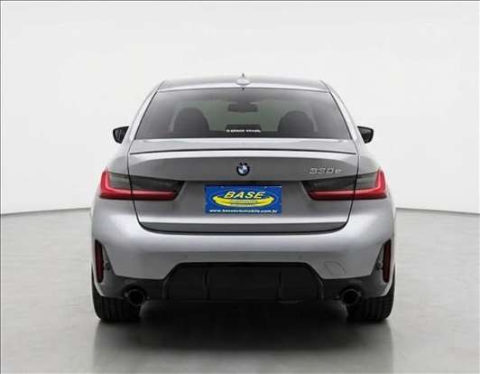 BMW-330e-2024
