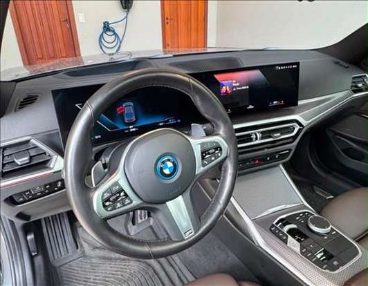 BMW-330e-2024