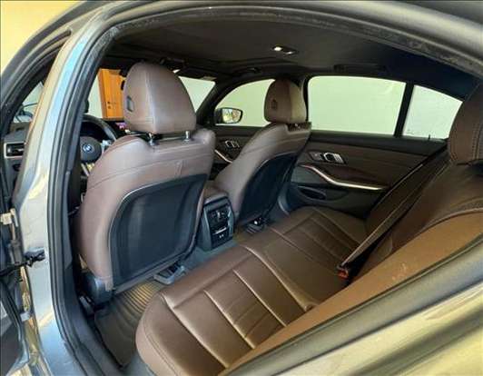 BMW-330e-2024