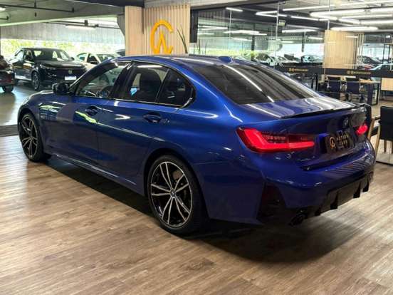 BMW-330e-2022