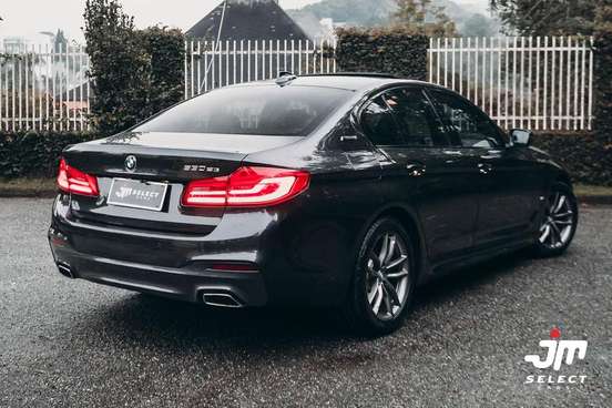 BMW-530e-2019