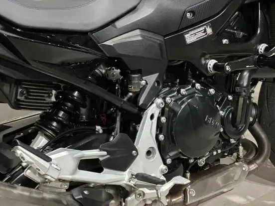 BMW-F 900 R SPORT-2024
