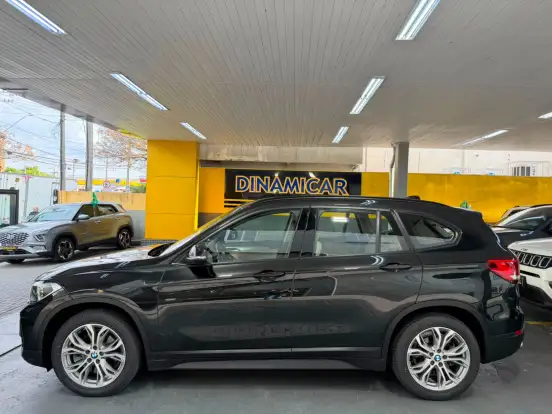 BMW-X1-2021