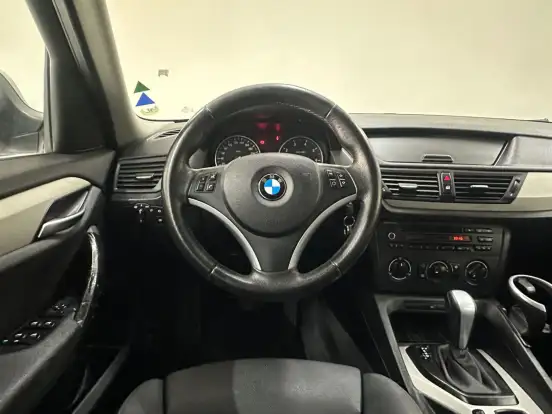 BMW-X1-2.0 18I S-DRIVE 4X2 16V GASOLINA 4P AUTOMÁTICO BMW-X1-2011