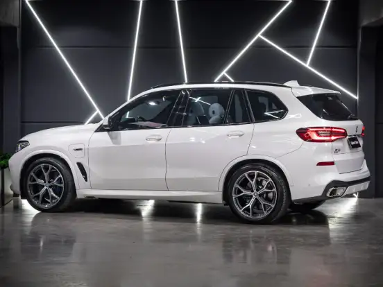 BMW-X5-3.0 I6 TURBO HÍBRIDO XDRIVE45E M SPORT AUTOMÁTICO BMW-X5-2023