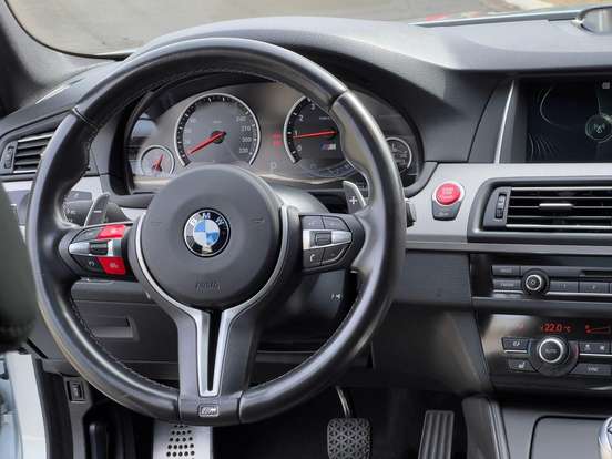 BMW-M5-4.4 V8 32V GASOLINA 4P AUTOMÁTICO BMW-M5-2014