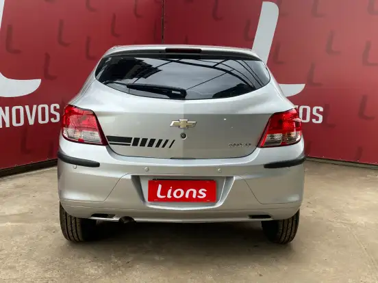 CHEVROLET-ONIX-2015