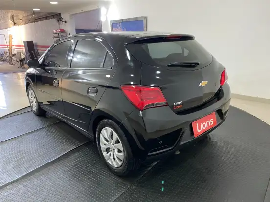 CHEVROLET-ONIX-1.4 MPFI LT 8V FLEX 4P AUTOMÁTICO CHEVROLET-ONIX-2018