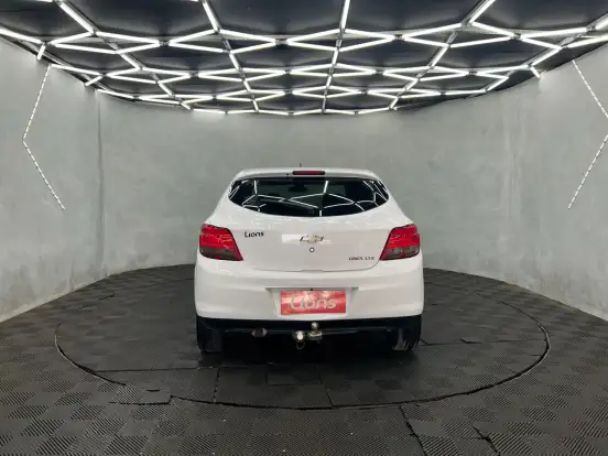 CHEVROLET-ONIX-2015