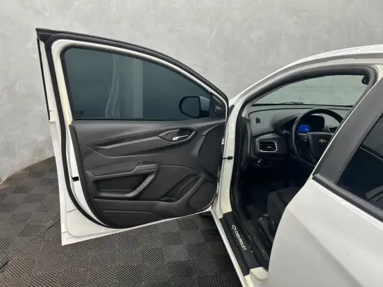 CHEVROLET-ONIX-2015