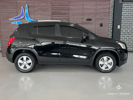 CHEVROLET-TRACKER-2015