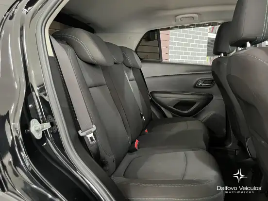 CHEVROLET-TRACKER-2015