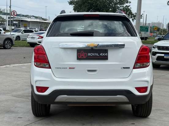 CHEVROLET-TRACKER-2017