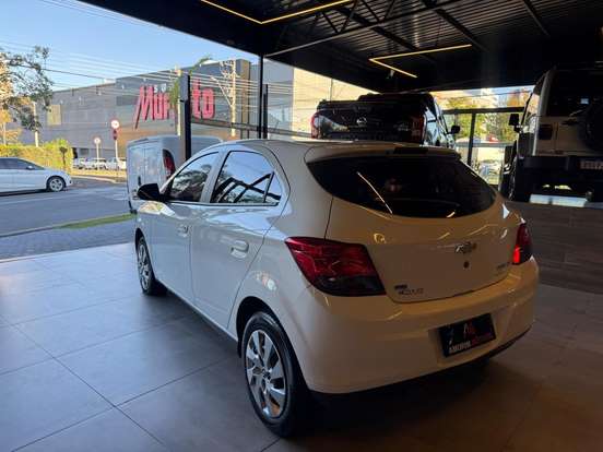 CHEVROLET-ONIX-2013