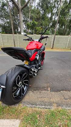 DUCATI-DIAVEL V4-2025