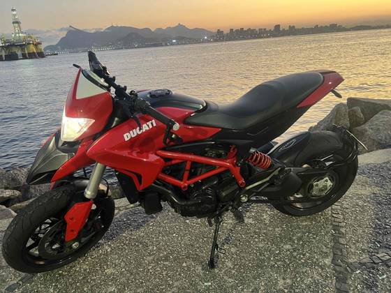 DUCATI HYPERMOTARD 821 