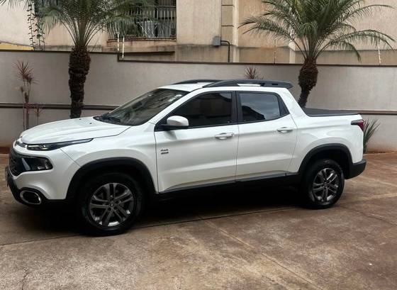 FIAT TORO 2.0 16V TURBO DIESEL FREEDOM 4WD AT9