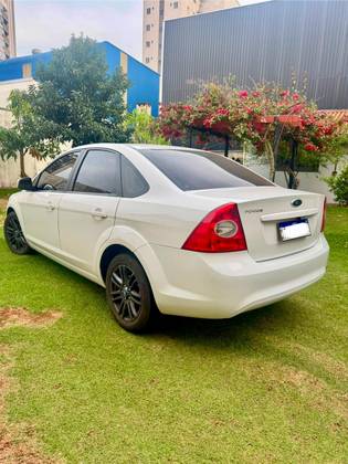 FORD FOCUS 1.6 GLX SEDAN 16V FLEX 4P MANUAL