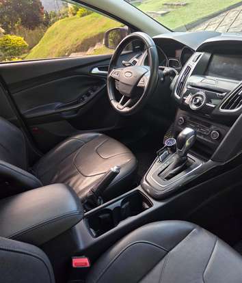 FORD-FOCUS-2017
