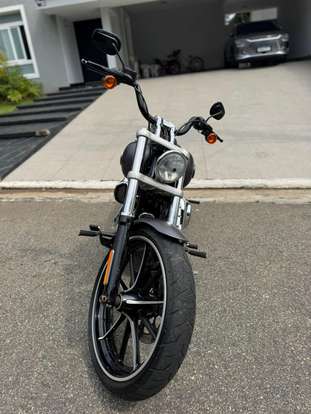 HARLEY-DAVIDSON-SOFTAIL BREAKOUT-2015