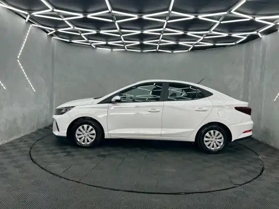 HYUNDAI-HB20S-2024