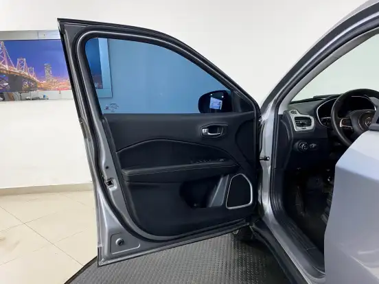 JEEP-COMPASS-2.0 16V FLEX LONGITUDE AUTOMÁTICO JEEP-COMPASS-2019