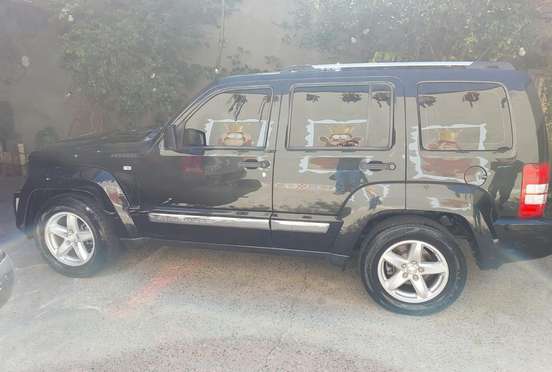 JEEP-CHEROKEE-2010