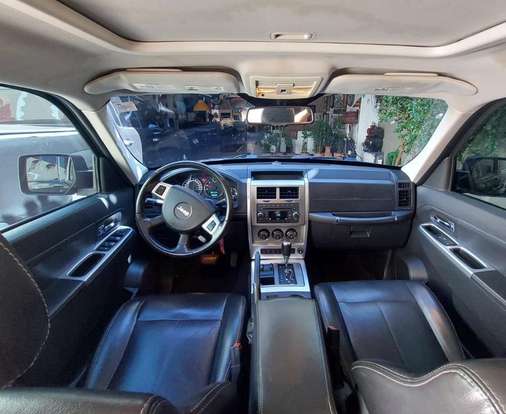 JEEP-CHEROKEE-2010