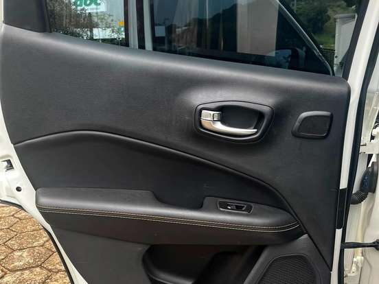 JEEP-COMPASS-2.0 16V DIESEL LONGITUDE 4X4 AUTOMÁTICO JEEP-COMPASS-2019