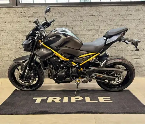 KAWASAKI-Z900-2026