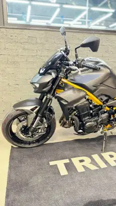 KAWASAKI-Z900-2026