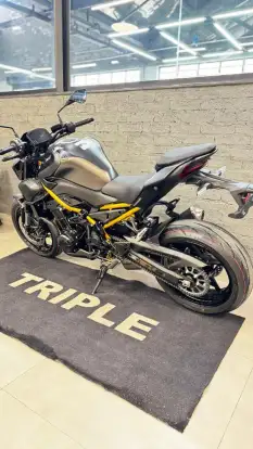 KAWASAKI-Z900-2026